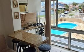 Apartamento com piscina, apenas 200 metros do mar